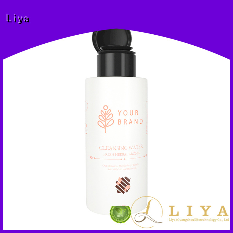 Liya water cleanser removing make up