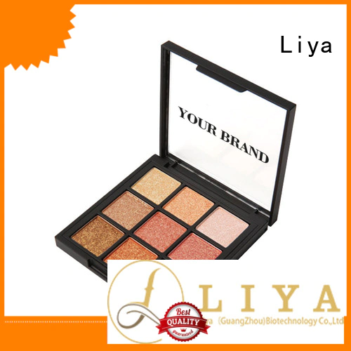 Liya eye shadow ideal for make up