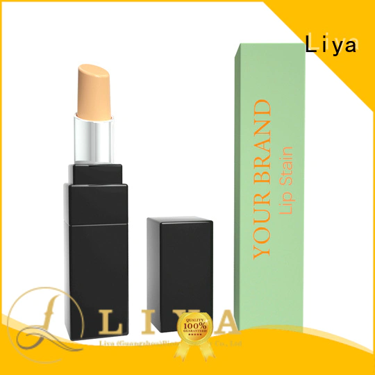 Liya lipstick optimal for dress up